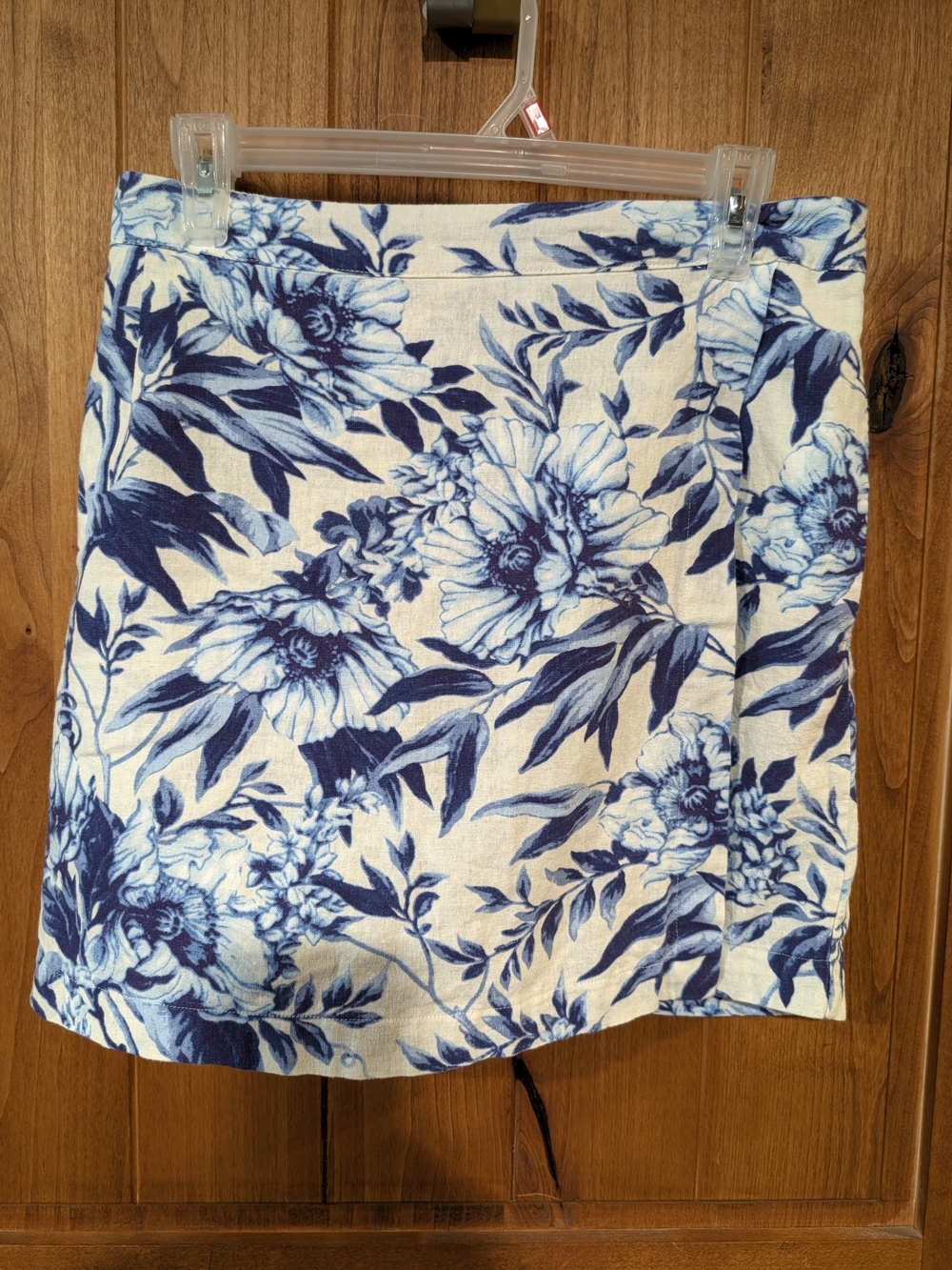 Ellen Tracy Blue and White Floral Skort